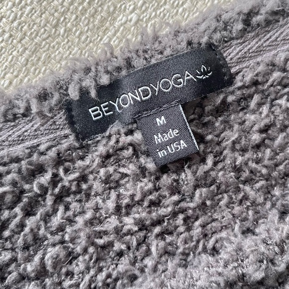 Beyond Yoga Sweater Women’s Medium All The Feels Cropped Raglan Pullover Fuzzy - Picture 3 of 7